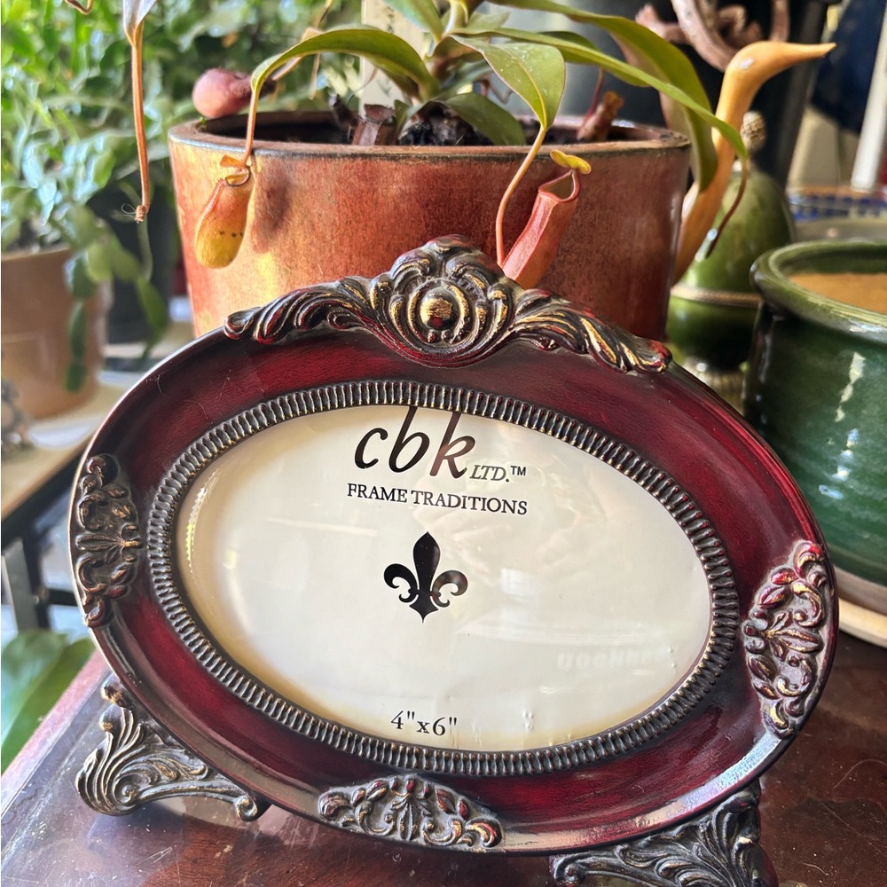 Victorian Style Oval Frame